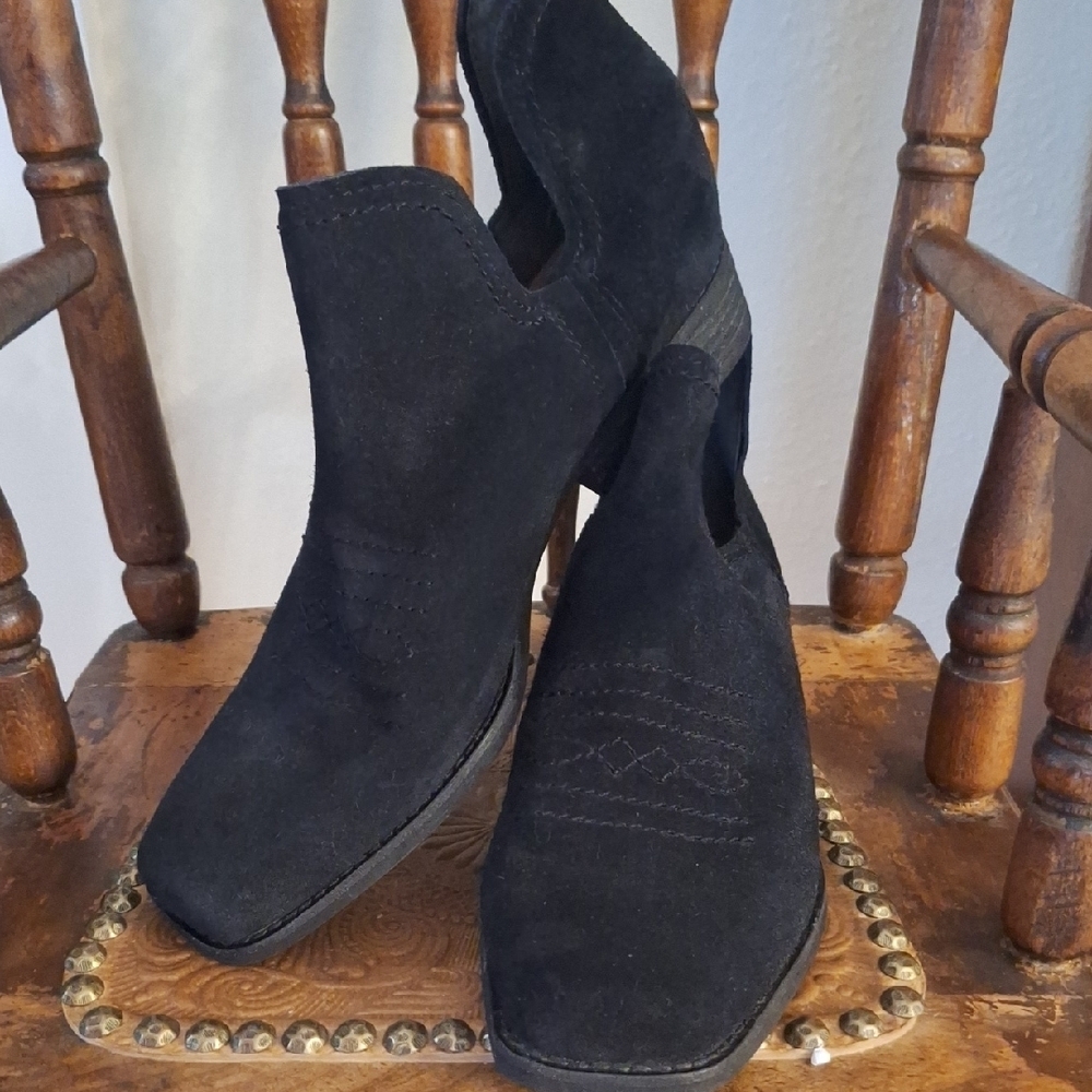 Zodiac Women's Agatha Ankle Boot Black Suede
